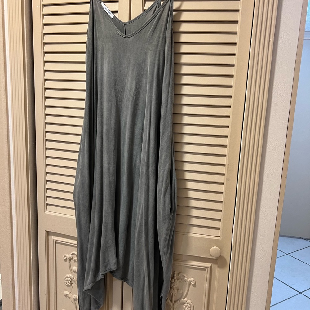 Super cute jumpsuit. One size